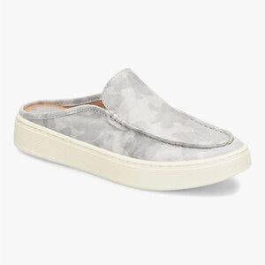 Sofft slip on sneakers